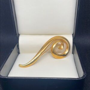 Vintage Jewelry Elegant Gold Tone Swirl Brooch Modern Abstract Jewelry